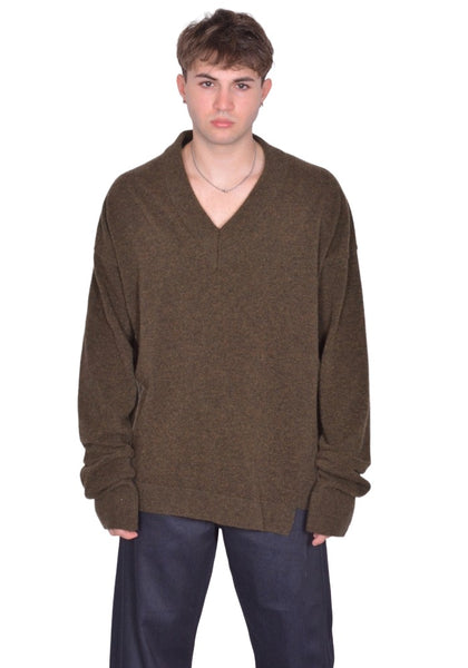MAINA YEE KANE V-NECK WOOL KNIT SWEATER FOREST FW25 | DOSHABURI Shop