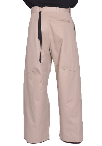MARINA YEE JULIUS KNEE DARTS TROUSERS BEIGE SS25 | DOSHABURI Shop