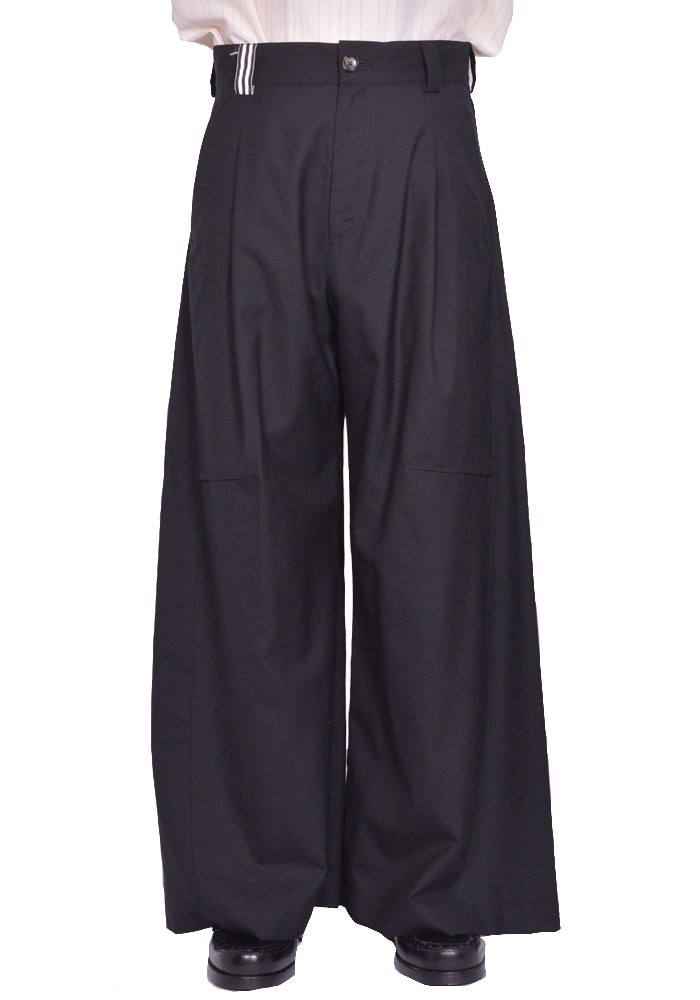 MARINA YEE JULIUS KNEE DARTS TROUSERS BLACK SS25 | DOSHABURI Shop