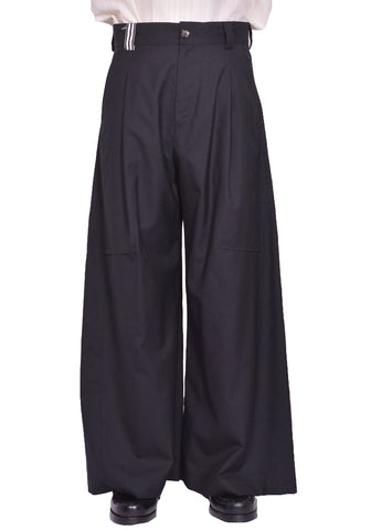 MARINA YEE JULIUS KNEE DARTS TROUSERS BLACK SS25 | DOSHABURI Shop