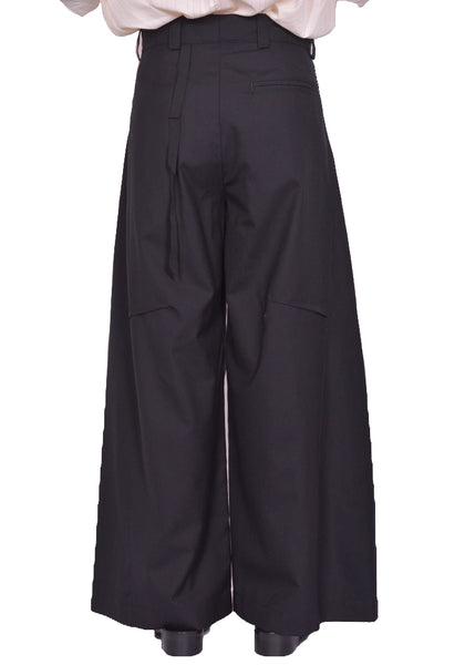 MARINA YEE JULIUS KNEE DARTS TROUSERS BLACK SS25 | DOSHABURI Shop