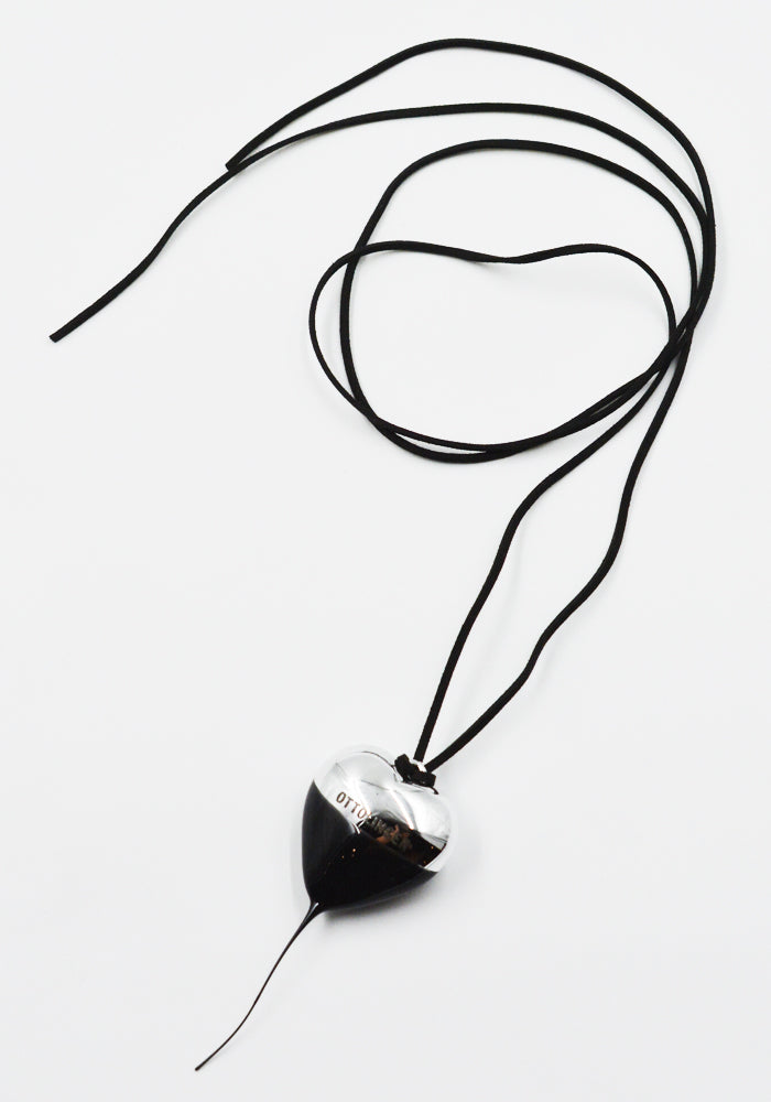 OTTOLINGER KNOTTED HEART NECKLACE SILVER/BLACK FW25 | DOSHABURI Shop