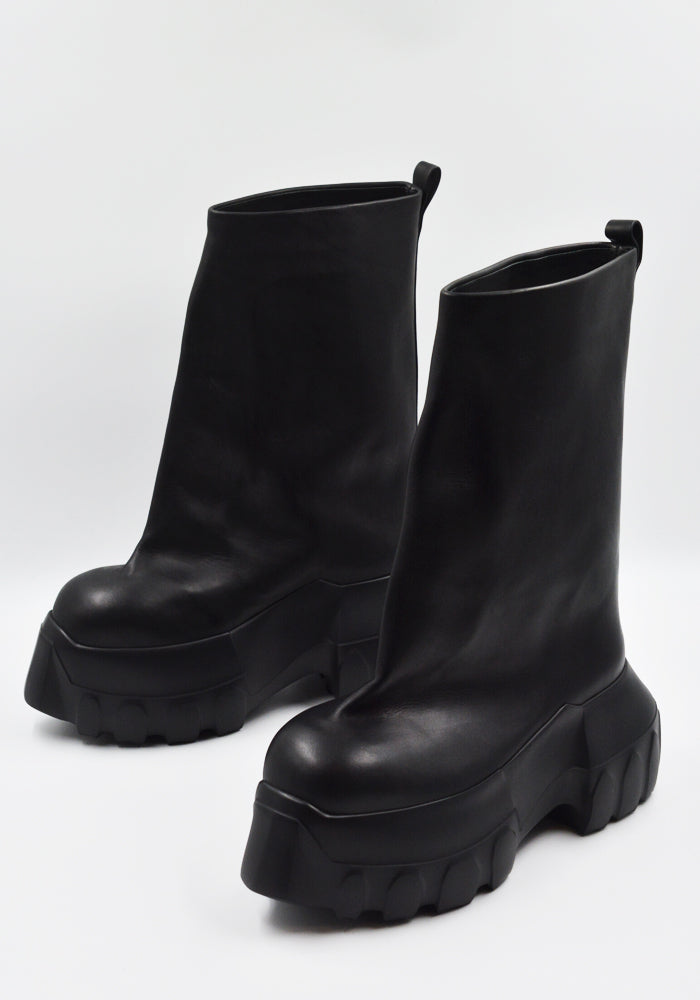 RICK OWENS MEN LEATHER FLARED MEGA TRACTOR BOOTS BLACK SS25 | DOSHABURI shop