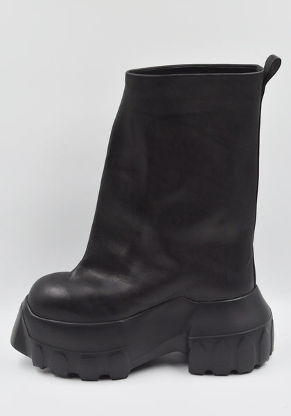 RICK OWENS MEN LEATHER FLARED MEGA TRACTOR BOOTS BLACK SS25 | DOSHABURI shop