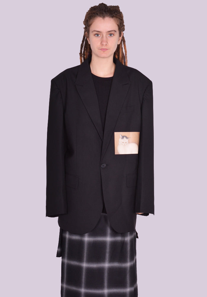 YUIKI SHIMOJI UNISEX PATCHED BLAZER BLACK WHITE CAT | DOSHABURI Online Shop