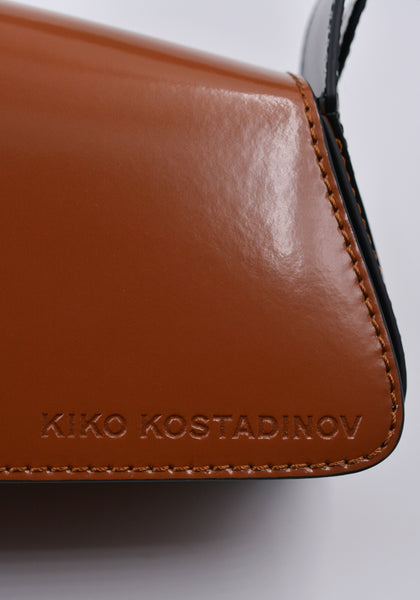 KIKO KOSTADINOV KKWAW21B02 LARGE TRIVIA LEATHER BAG ABYSS BLACK/TOBACCO FW21 | DOSHABURI Online Shop