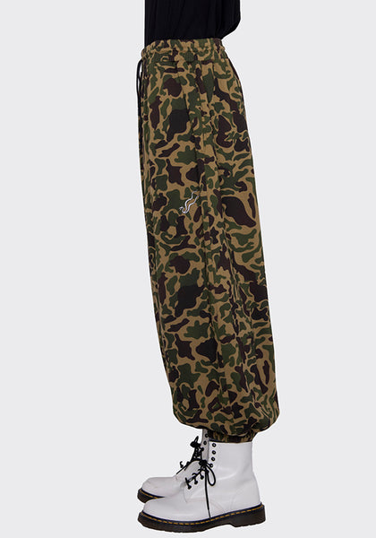 LU'U DAN MP004_FJ FLEECE BONTAN SWEATPANTS CAMO FW22 | DOSHABURI Online Shop