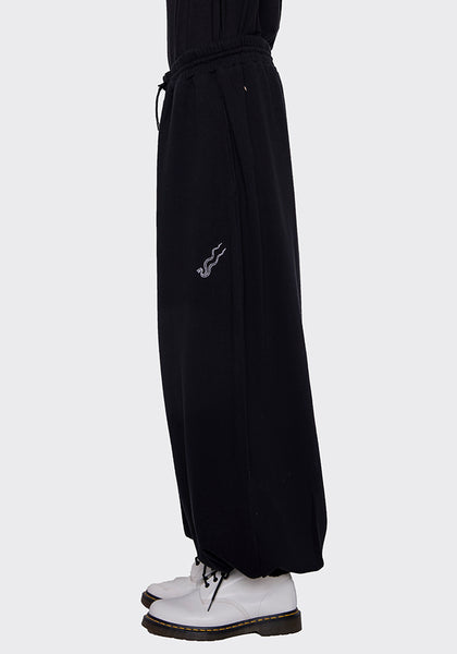 LU'U DAN MP004_FJ BAGGY BONTAN SWEATPANTS BLACK FW22 | DOSHABURI Online Shop