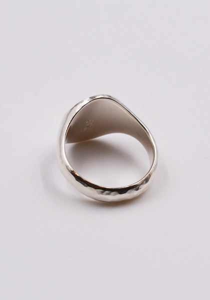 WERKSTATT MÜNCHEN M1001 SILVER SIGNET RING OVAL HAMMERED | DOSHABURI Online Shop